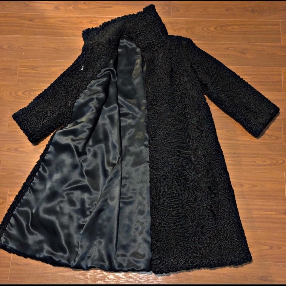 Fur coat. New. Black. astrakhan
